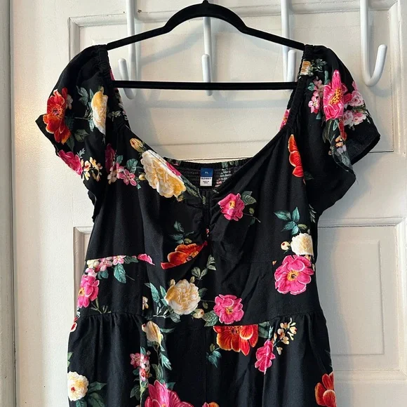 Old Navy Fit & Flare Flutter-Sleeve Floral Jumpsuit - EUC - Picture 4 of 6